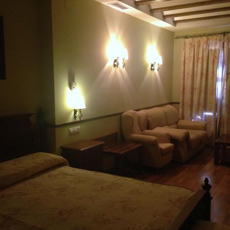 Hotel El Mano Huescar Phòng bức ảnh