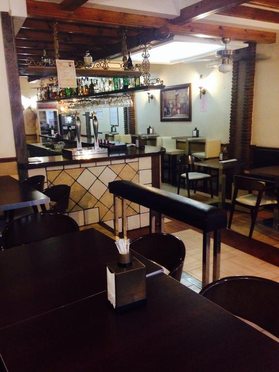 Hotel El Mano Huescar Ngoại thất bức ảnh