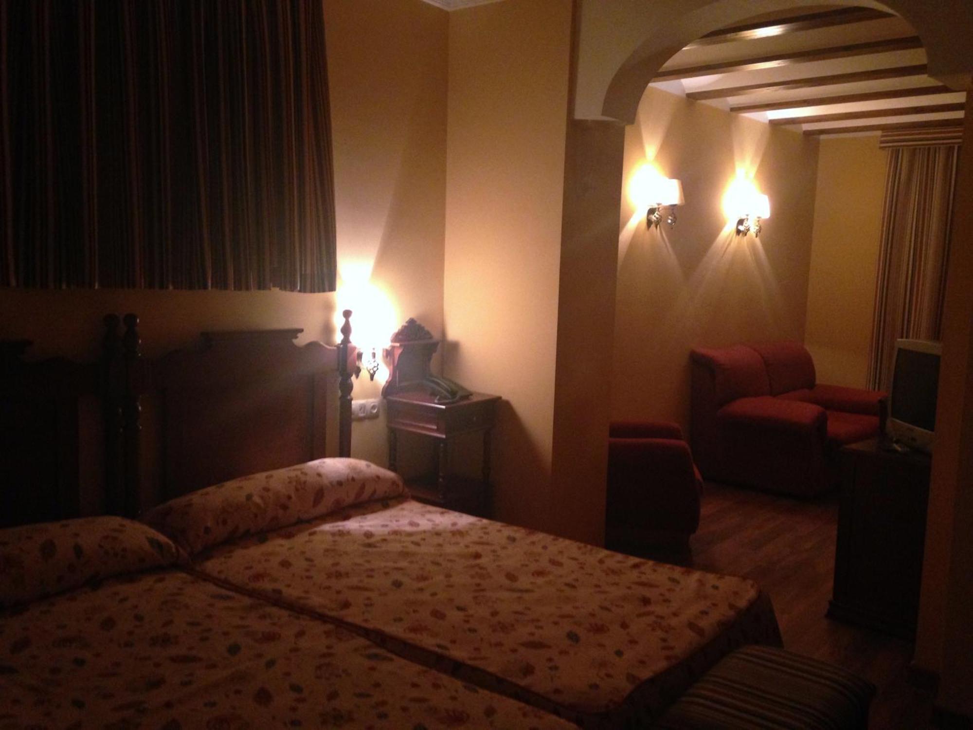 Hotel El Mano Huescar Phòng bức ảnh